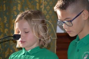 Luna y Dahelire claman por la paz en el mundo desde el Pleno de Telde (Foto TA)